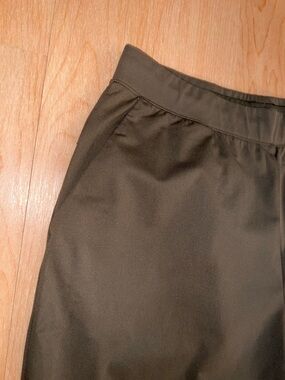 Uniqlo High-Rise Elastic Waist Shorts in Olive